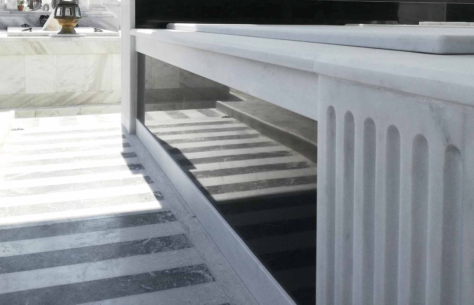 ταφικά μνημεία, ταφικά μνήματα, μαρμάρινοι τάφοι, μαρμάρινα μνήματα, μαρμαρογλυπτική, μαρμάρινος σταυρός, μαρμάρινος άγγελος για μνήμα