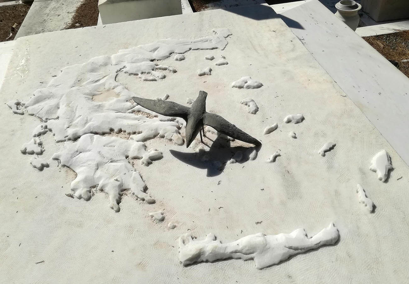 ταφικά μνημεία, ταφικά μνήματα, μαρμάρινοι τάφοι, μαρμάρινα μνήματα, μαρμαρογλυπτική, μαρμάρινος σταυρός, μαρμάρινος άγγελος για μνήμα