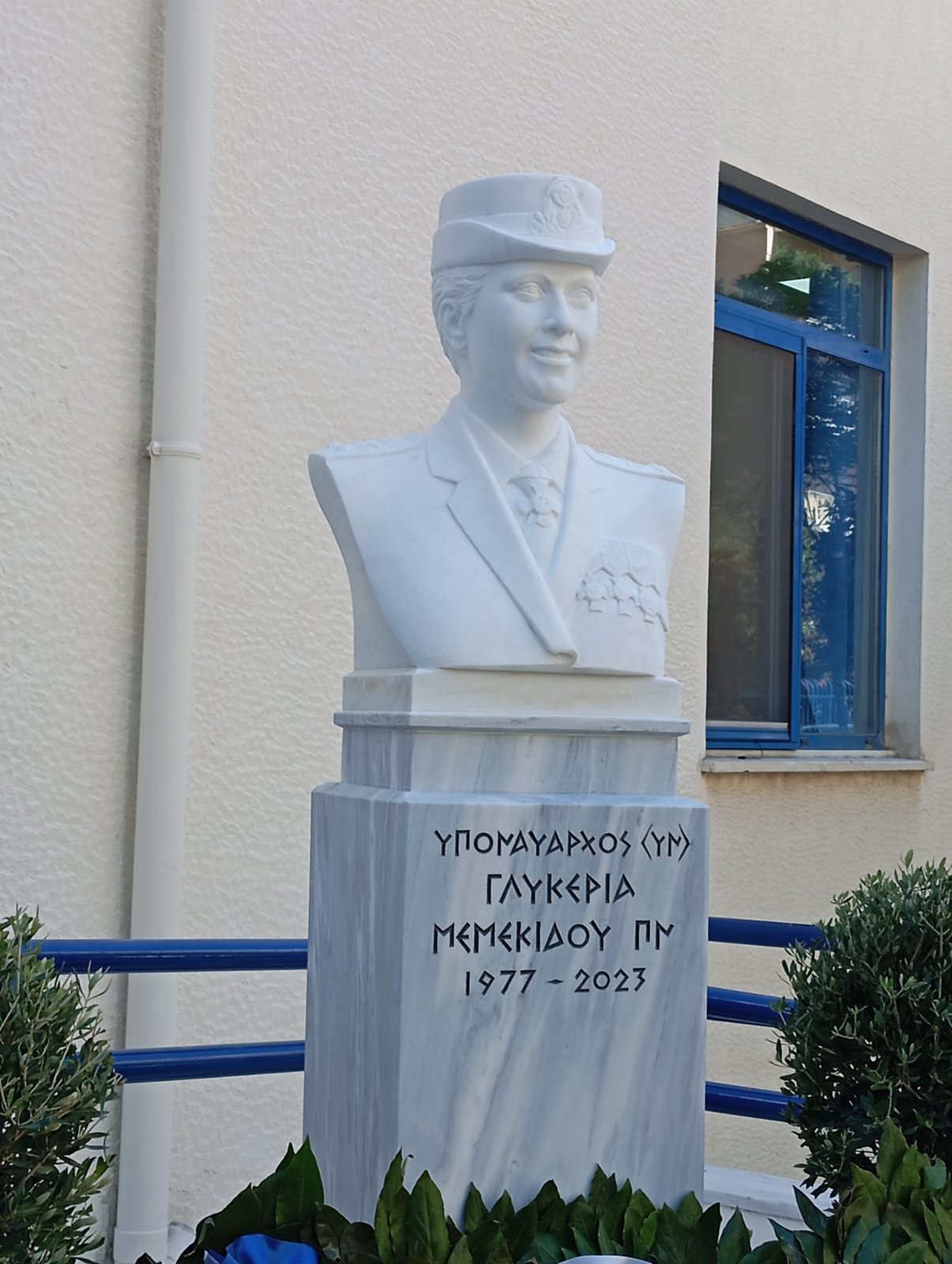 μαρμάρινη προτομή για μνημείο